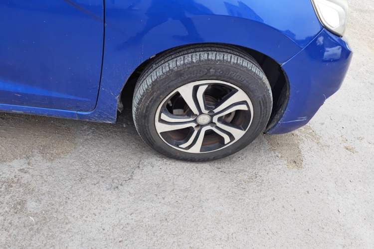 Used Honda Fit 2014 1.5L LX CVT Comfort Model Right Front Wheel Hub