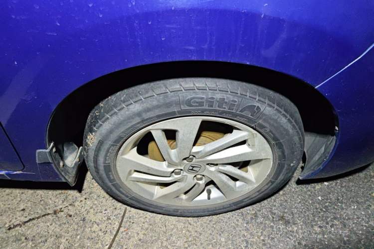 Used Honda Fit 2014 1.5L LX CVT Comfort Model Right Front Wheel Hub