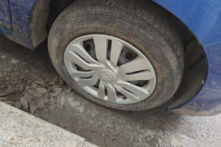 Used Honda Fit 2014 1.5L LX CVT Comfort Model Right Front Wheel Hub