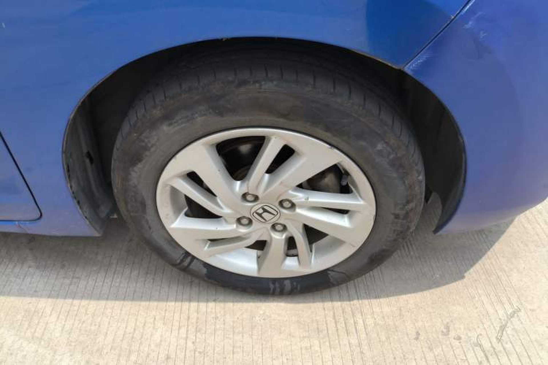 Used Honda Fit 2014 1.5L EX CVT Elite Model Right Front Wheel Hub
