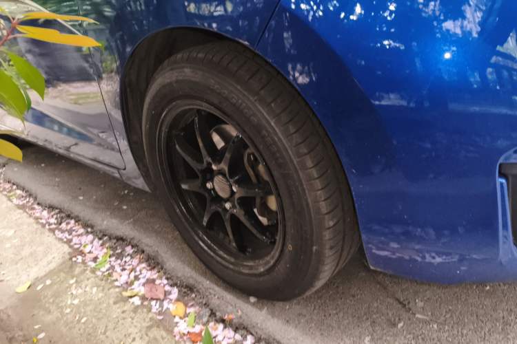 Used Honda Fit 2014 1.5L EX CVT Elite Model Right Front Wheel Hub