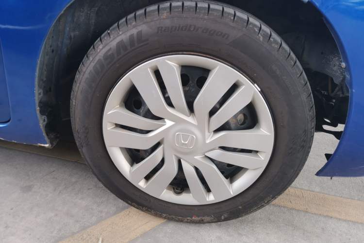 Used Honda Fit 2014 1.5L LX CVT Comfort Model Right Front Wheel Hub