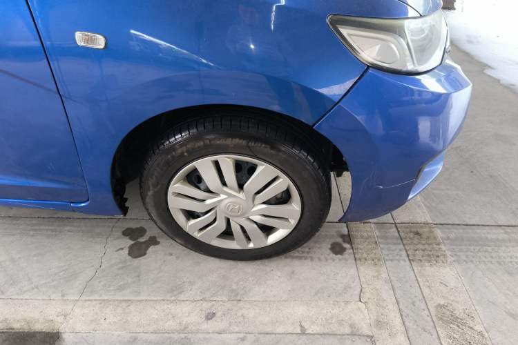 Used Honda Fit 2014 1.5L LX CVT Comfort Model Right Front Wheel Hub