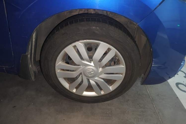 Used Honda Fit 2014 1.5L LX CVT Comfort Model Right Front Wheel Hub