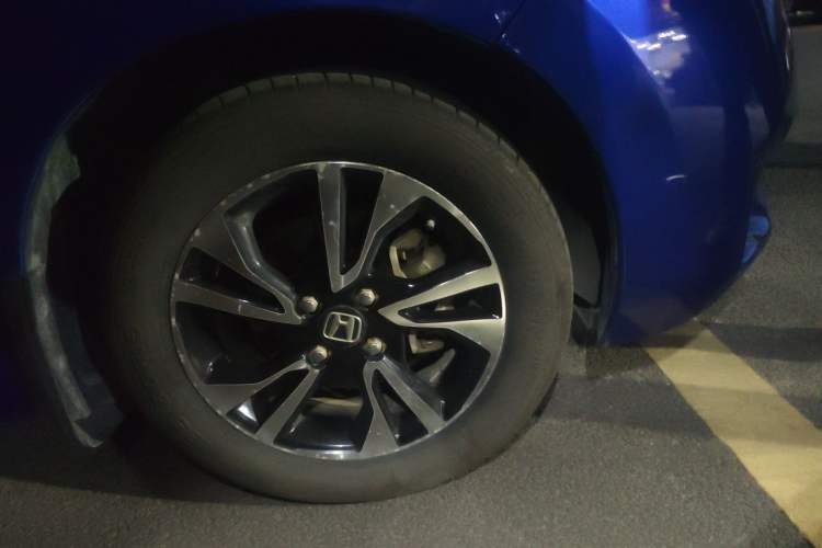 Used Honda Fit 2014 1.5L LX Manual Comfort Model Right Front Wheel Hub