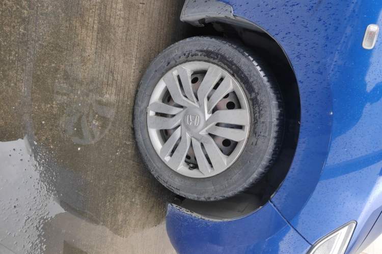 Used Honda Fit 2014 1.5L LX CVT Comfort Model Right Front Wheel Hub