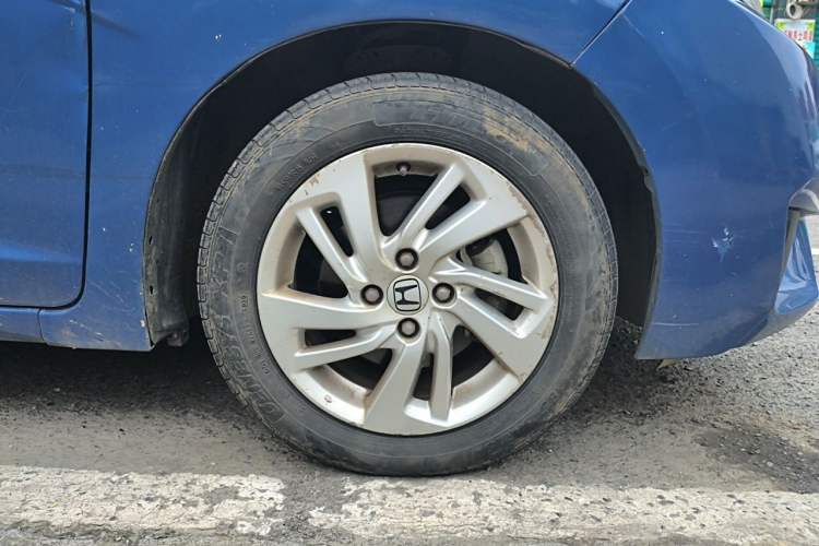 Used Honda Fit 2014 1.5L SE CVT Fashion Model Right Front Wheel Hub