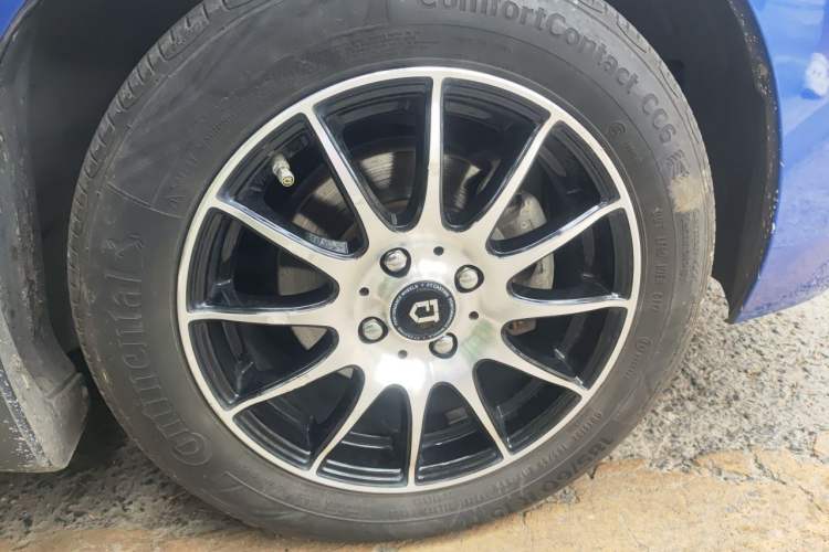 Used Honda Fit 2014 1.5L LX CVT Comfort Model Right Front Wheel Hub