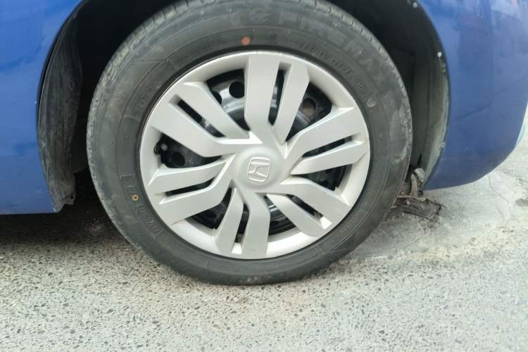 Used Honda Fit 2014 1.5L LX CVT Comfort Model Right Front Wheel Hub