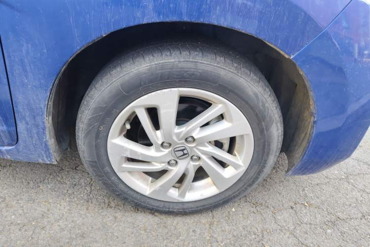 Used Honda Fit 2014 1.5L SE CVT Fashion Model Right Front Wheel Hub