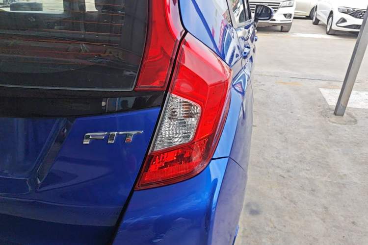 Used Honda Fit 2014 1.5L LX CVT Comfort Model Right Rear Taillight