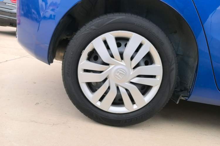 Used Honda Fit 2014 1.5L LX CVT Comfort Model Right Rear Wheel Hub