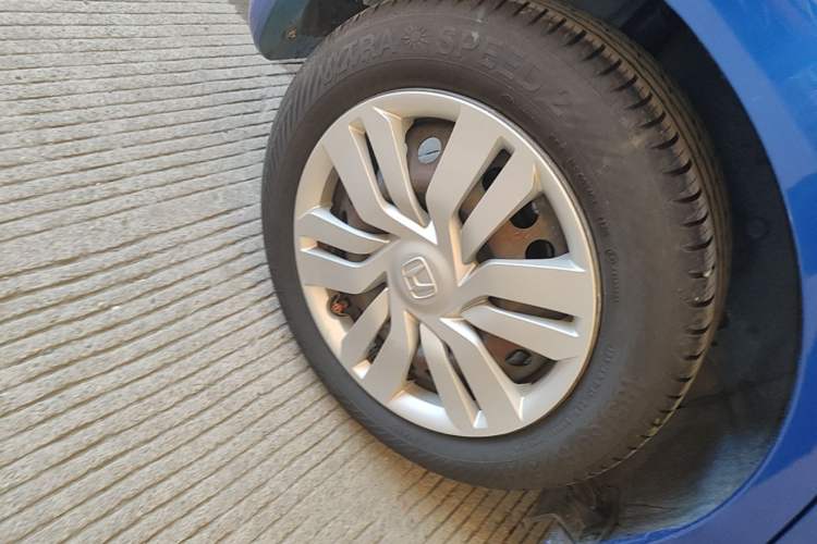 Used Honda Fit 2014 1.5L LX CVT Comfort Model Right Rear Wheel Hub
