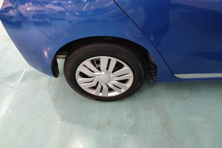 Used Honda Fit 2014 1.5L LX CVT Comfort Model Right Rear Wheel Hub