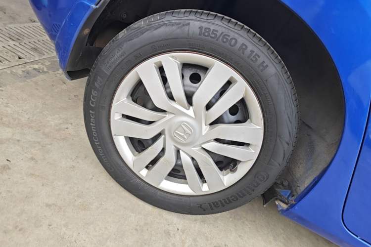 Used Honda Fit 2014 1.5L LX CVT Comfort Model Right Rear Wheel Hub