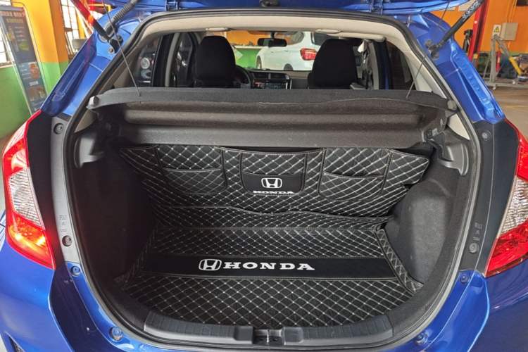 Used Honda Fit 2014 1.5L LX CVT Comfort Model Trunk