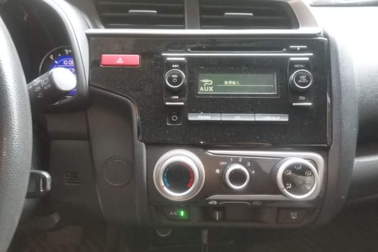 Used Honda Fit 2014 1.5L SE CVT Fashion Model Audio And AC Panel