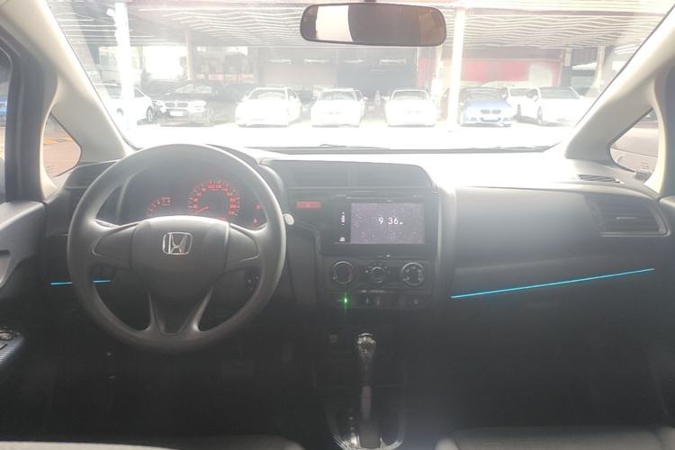 Used Honda Fit 2014 1.5L LX CVT Comfort Model Center Console