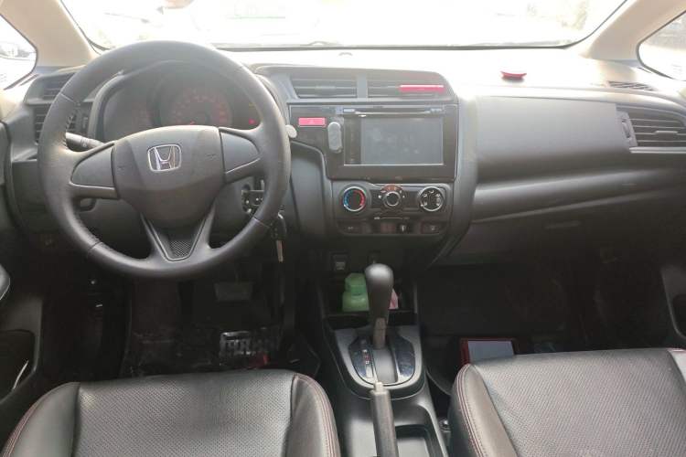Used Honda Fit 2014 1.5L LX CVT Comfort Model Center Console