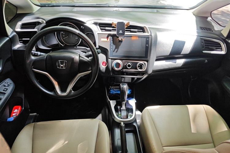 Used Honda Fit 2014 1.5L EX CVT Elite Model Center Console