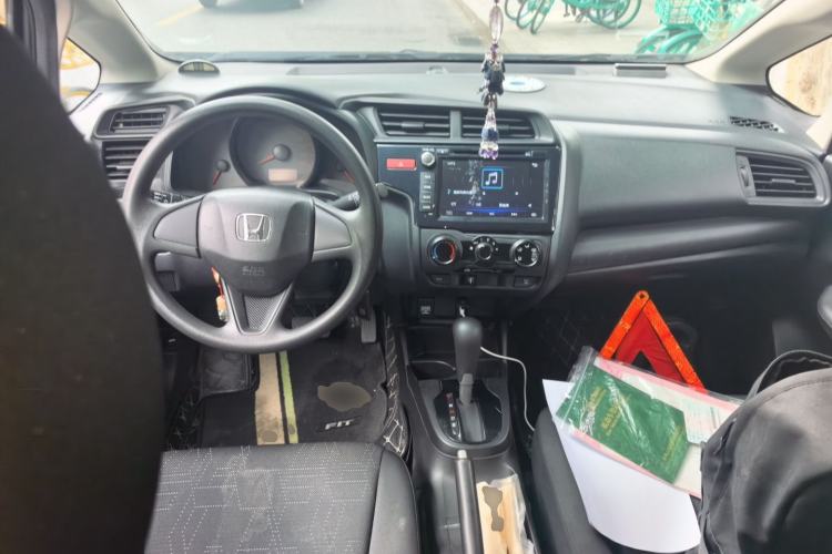 Used Honda Fit 2014 1.5L LX CVT Comfort Model Center Console