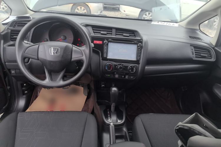 Used Honda Fit 2014 1.5L LX CVT Comfort Model Center Console