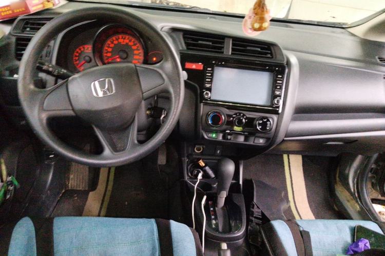 Used Honda Fit 2014 1.5L LX CVT Comfort Model Center Console