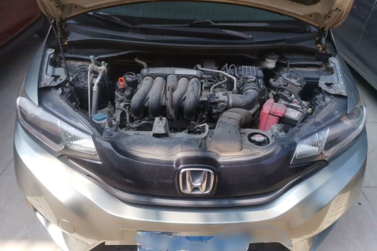 Used Honda Fit 2014 1.5L SE CVT Fashion Model Engine Bay