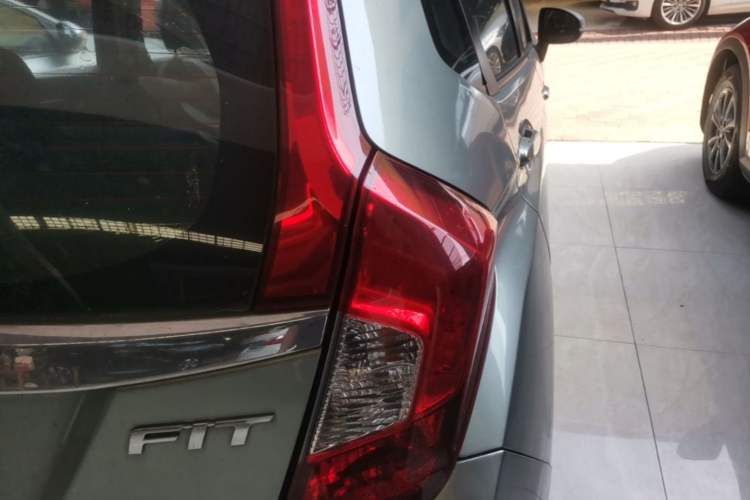 Used Honda Fit 2014 1.5L SE CVT Fashion Model Exterior 3
