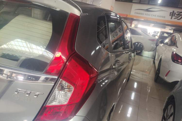 Used Honda Fit 2014 1.5L LX CVT Comfort Model Exterior 3