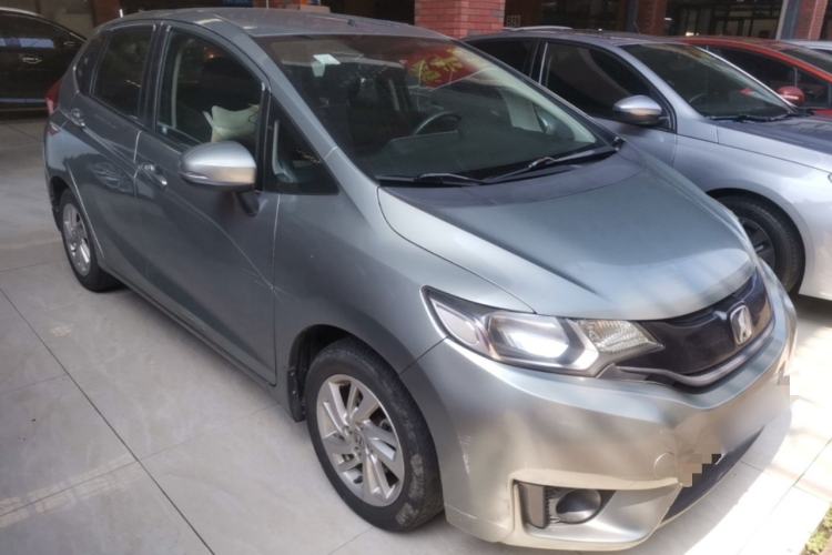 Used Honda Fit 2014 1.5L SE CVT Fashion Model Front Right 45 Deg