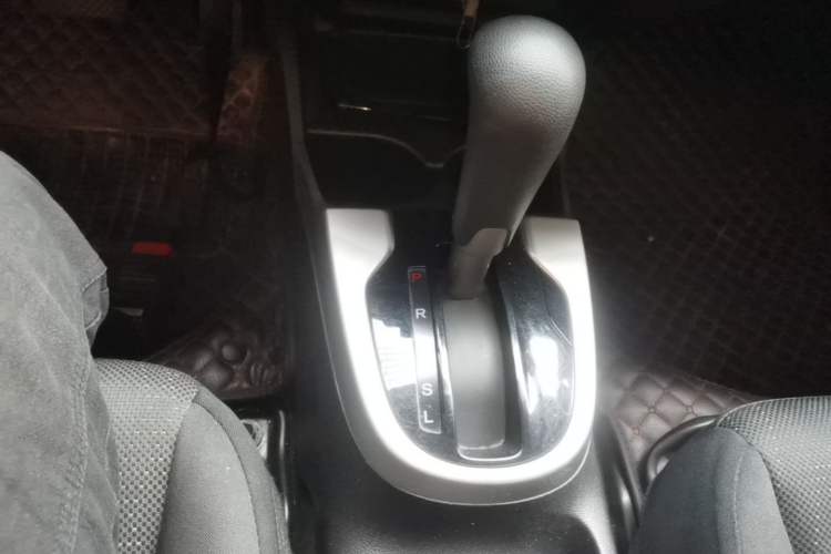 Used Honda Fit 2014 1.5L SE CVT Fashion Model Gear Lever