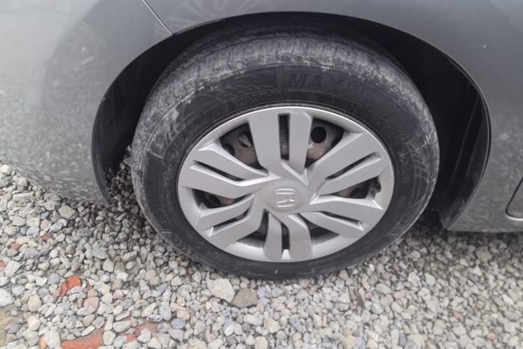 Used Honda Fit 2014 1.5L LX CVT Comfort Model Left Front Wheel Hub