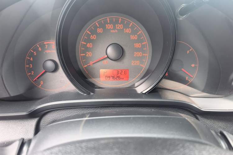 Used Honda Fit 2014 1.5L LX CVT Comfort Model Odometer Close Up