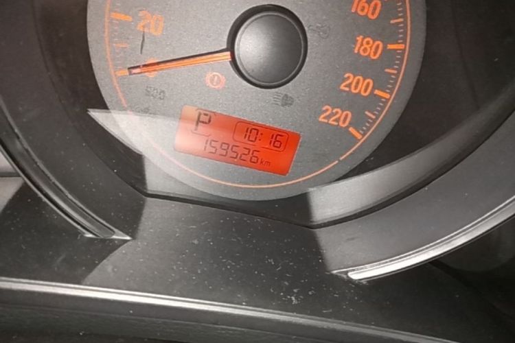 Used Honda Fit 2014 1.5L LX CVT Comfort Model Odometer Close Up