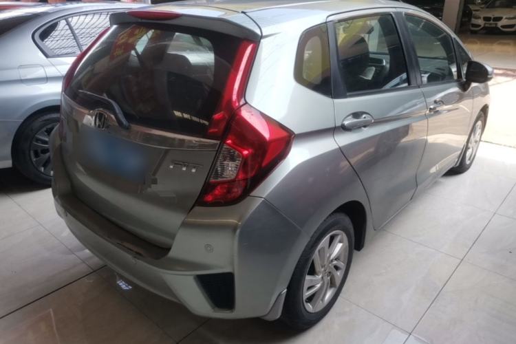 Used Honda Fit 2014 1.5L SE CVT Fashion Model Rear Right 45 Deg