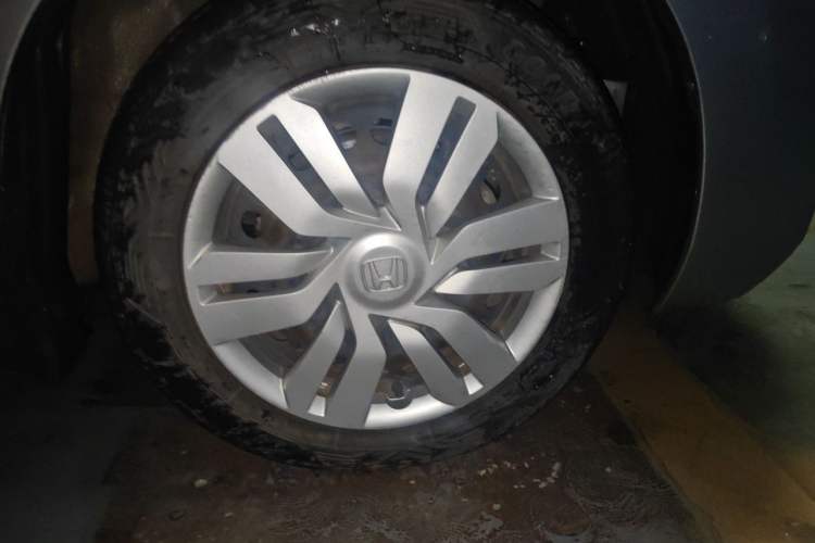 Used Honda Fit 2014 1.5L LX CVT Comfort Model Right Front Wheel Hub