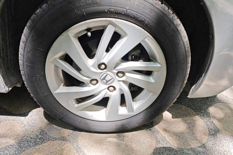 Used Honda Fit 2014 1.5L EX CVT Elite Model Right Front Wheel Hub