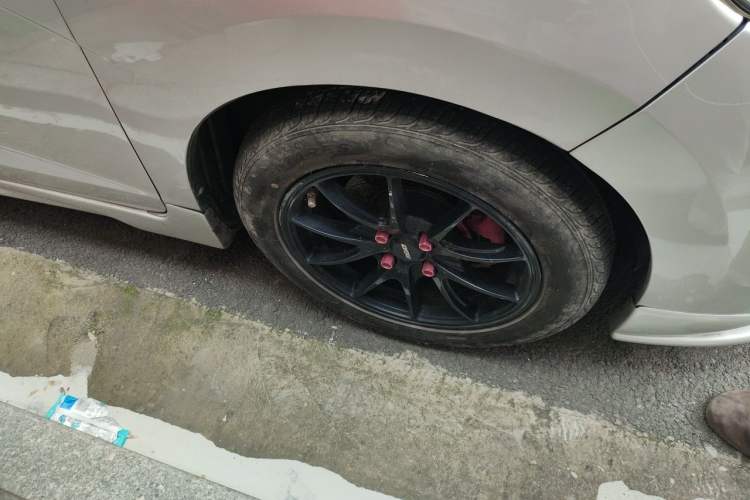 Used Honda Fit 2014 1.5L LX CVT Comfort Model Right Front Wheel Hub