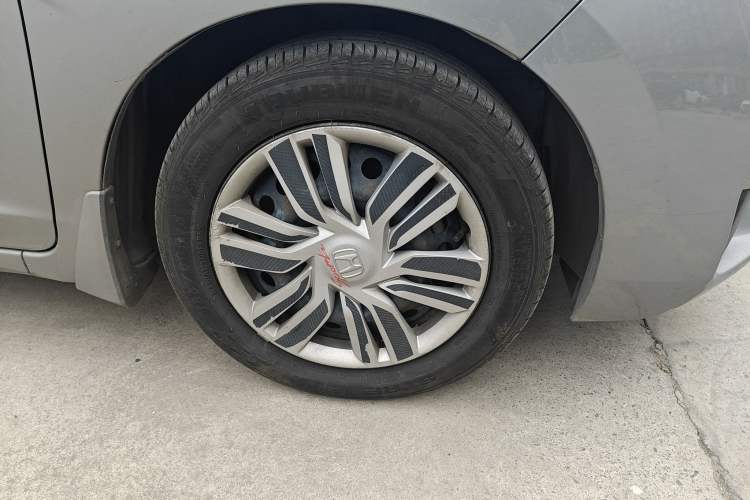 Used Honda Fit 2014 1.5L LX CVT Comfort Model Right Front Wheel Hub