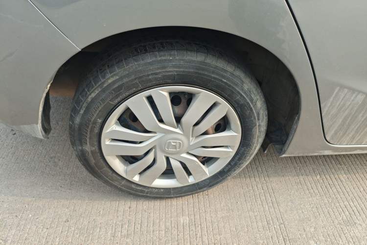 Used Honda Fit 2014 1.5L LX CVT Comfort Model Right Rear Wheel Hub