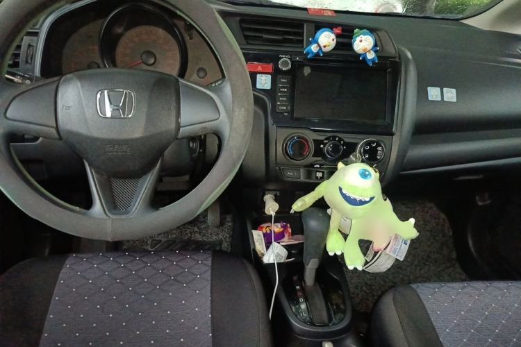 Used Honda Fit 2014 1.5L LX CVT Comfort Model Center Console
