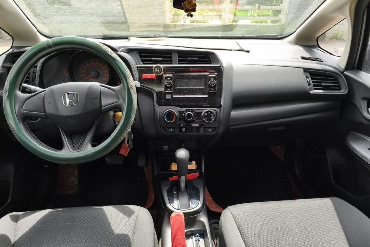 Used Honda Fit 2014 1.5L LX CVT Comfort Model Center Console