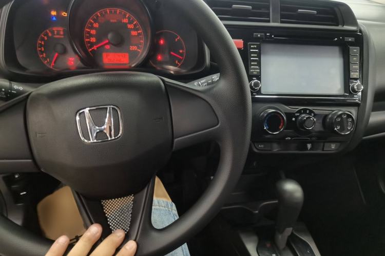 Used Honda Fit 2014 1.5L LX CVT Comfort Model Interior 3