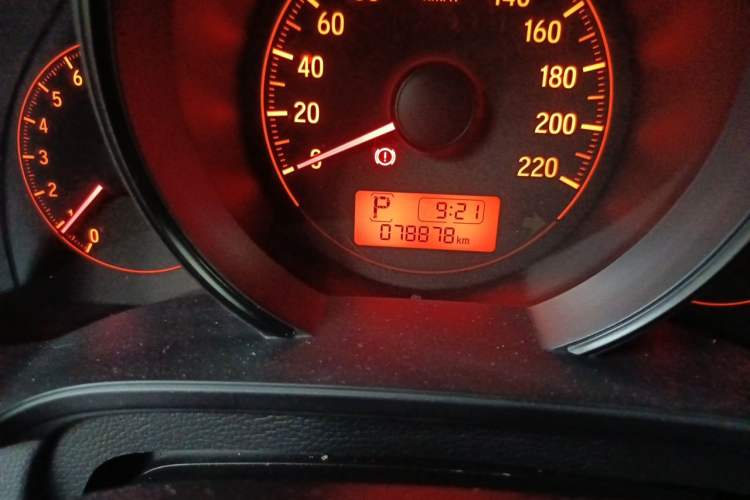 Used Honda Fit 2014 1.5L LX CVT Comfort Model Odometer Close Up