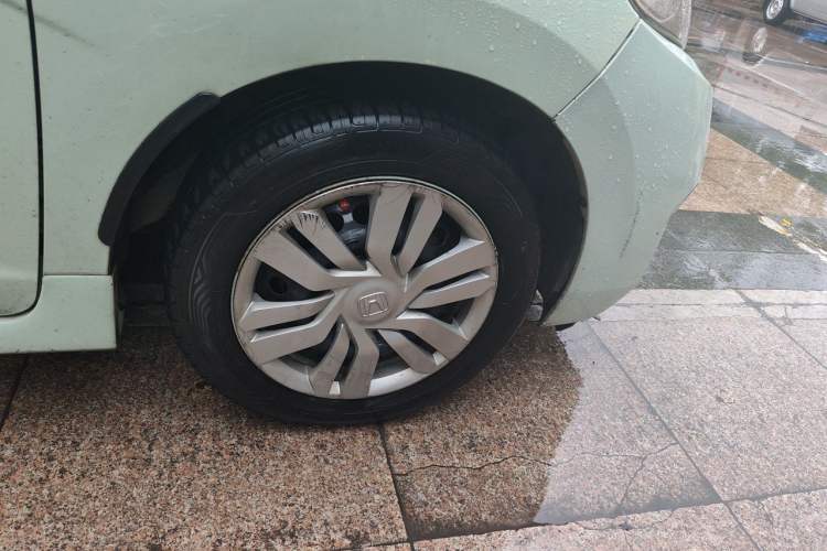 Used Honda Fit 2014 1.5L LX CVT Comfort Model Right Front Wheel Hub