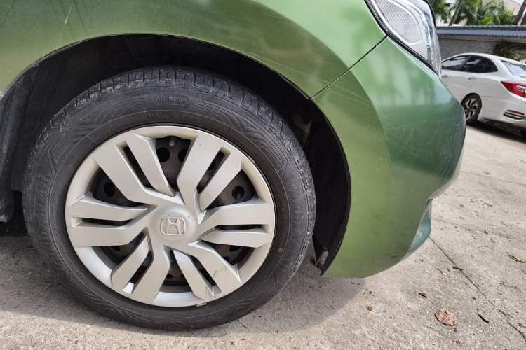 Used Honda Fit 2014 1.5L LX CVT Comfort Model Right Front Wheel Hub