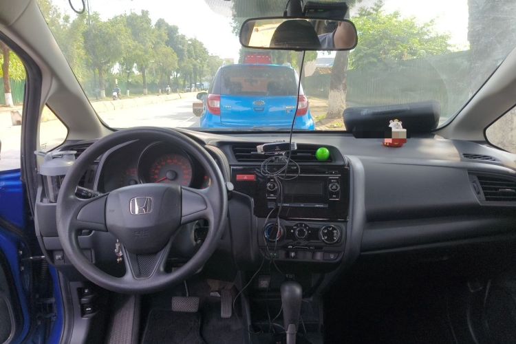 Used Honda Fit 2014 1.5L LX CVT Comfort Model Center Console