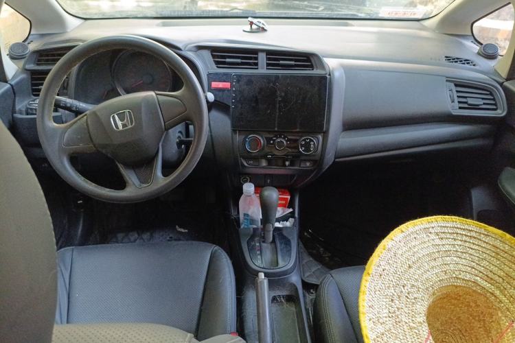 Used Honda Fit 2014 1.5L LX CVT Comfort Model Center Console