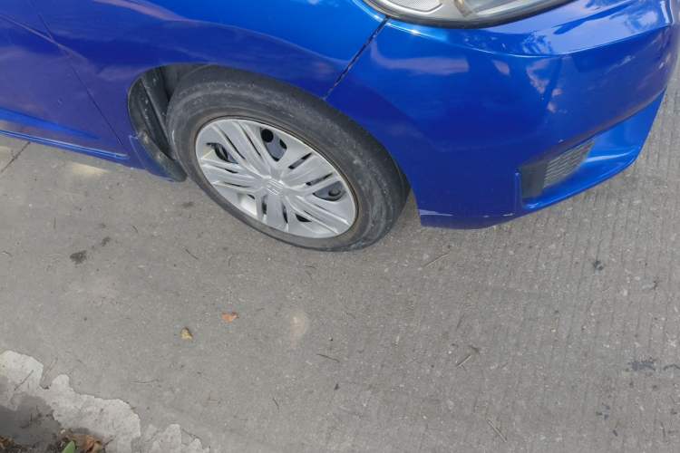Used Honda Fit 2014 1.5L LX CVT Comfort Model Right Front Wheel Hub